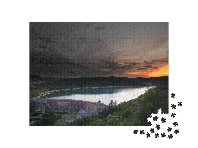 Puzzle 1000 pezzi „Vista dal punto panoramico Kleine Kanzel sul lago Edersee al tramonto“