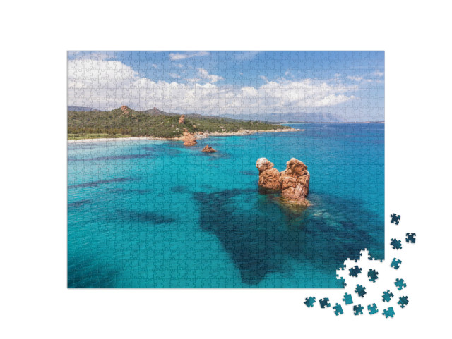 Puzzle 1000 pezzi „Magnifica vista della spiaggia di Cea con le Rocce Rosse, gli Scogli Rossi - Ogliastra, Sardegna“