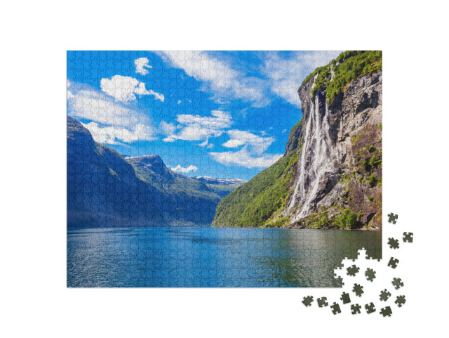 Puzzle 1000 pezzi „Cascata delle Sette Sorelle sul Geirangerfjord, Geiranger, Norvegia“