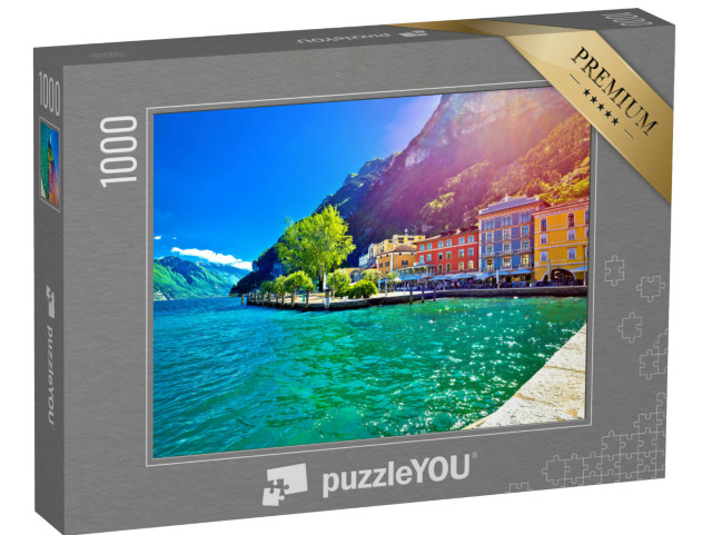 Puzzle 1000 pezzi „Riva del Garda vista sul lungomare al tramonto, Lago di Gada, Trentino Alto Adige, Italia“