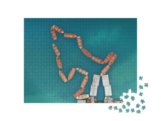 Puzzle 1000 pezzi „Paesaggio del Lago di Braies tra le montagne dolomitiche - vista aerea“