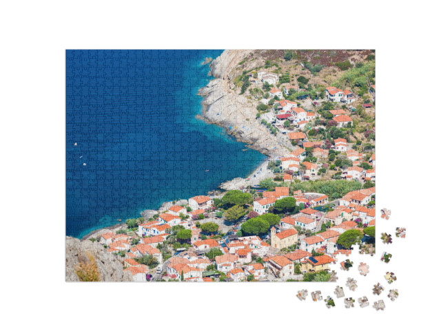 Puzzle 1000 pezzi „Vista di Chiessi dal Monte San Bartolomeo, Isola d'Elba“