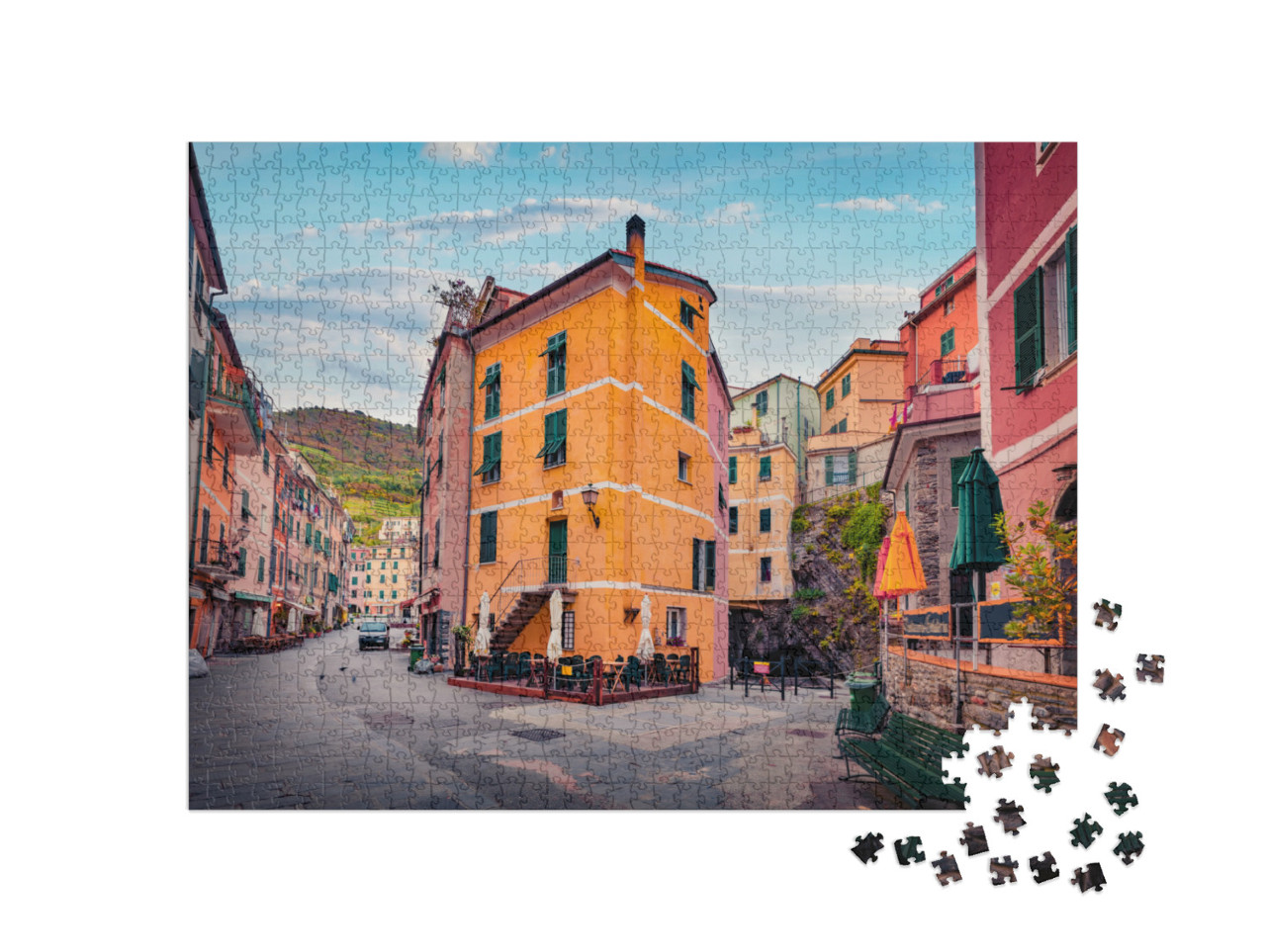 Puzzle 1000 pezzi „Bella vista mattutina della strada vuota del porto di Vernazza in Liguria“