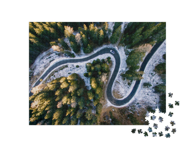 Puzzle 1000 pezzi „Strada tortuosa e innevata nelle Dolomiti“