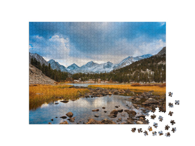 Puzzle 1000 pezzi „Paesaggio montano selvaggio in una tranquilla atmosfera mattutina“