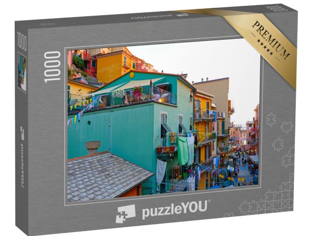 Puzzle 1000 pezzi „Manarola: case tradizionali colorate su una roccia sopra il Mediterraneo al tramonto“