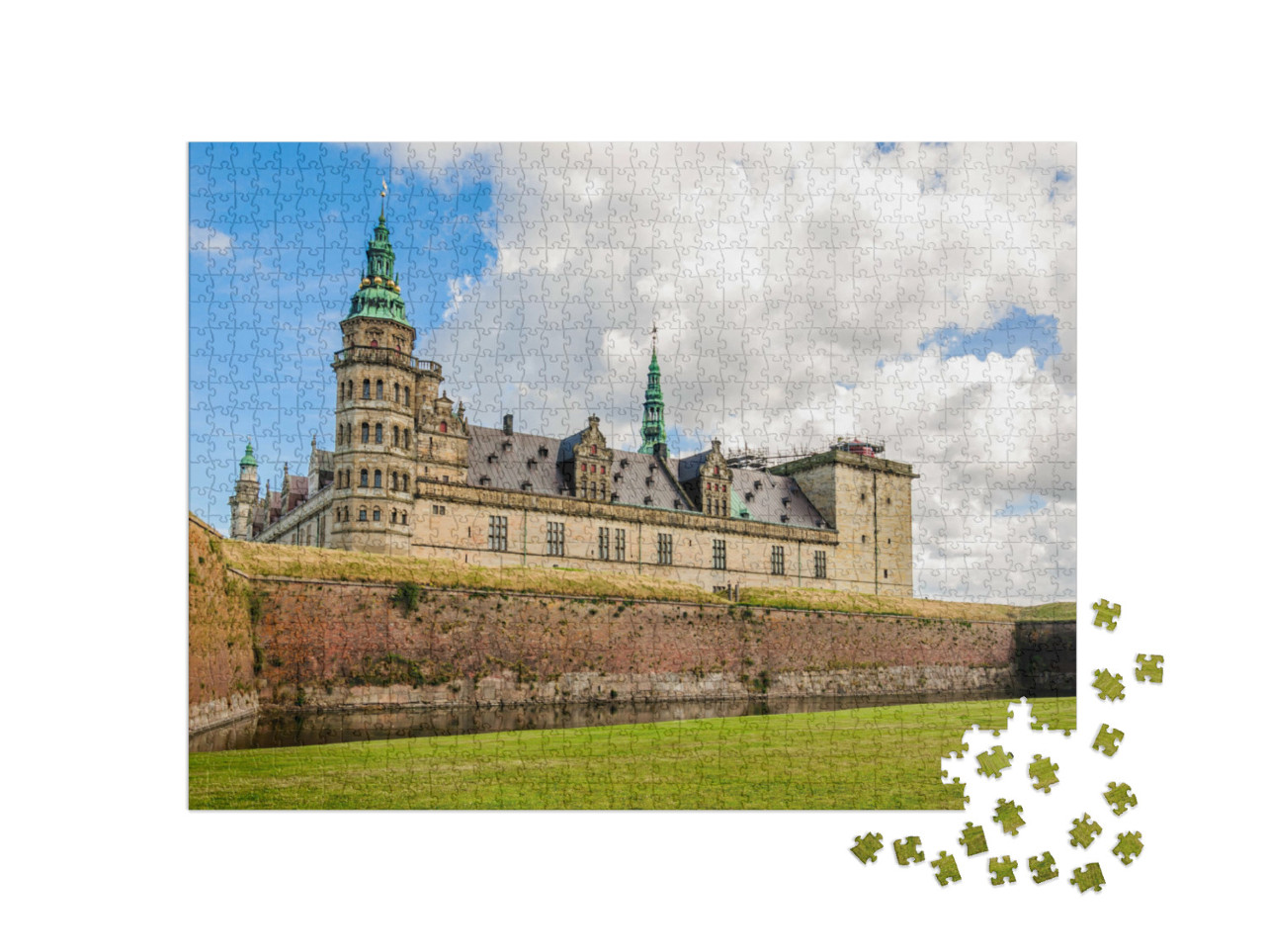 Puzzle 1000 pezzi „Vista panoramica del muro di mattoni intorno al castello di Kronborg a Helsingor“