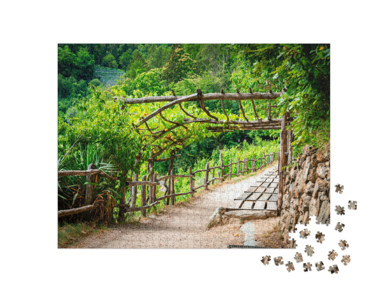 Puzzle 1000 pezzi „Escursione sulla roggia di Marlengo vicino a Merano in Alto Adige, vista sui vigneti“