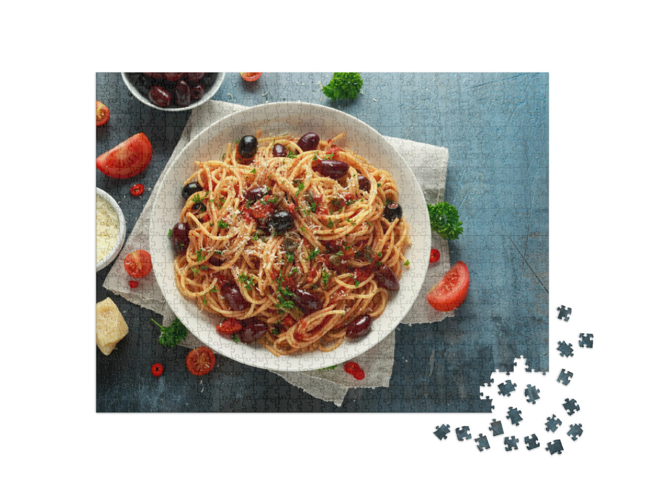 Puzzle 1000 pezzi „Pasta alla puttanesca con aglio, olive, capperi, pomodori e acciughe“