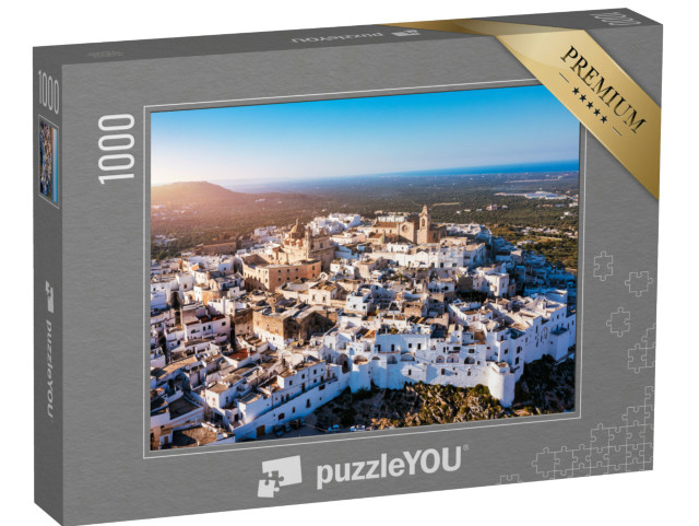 Puzzle 1000 pezzi „Vista della città bianca di Ostuni, Brindisi, Puglia, Italia. Il centro storico è la cittadella di Ostuni“