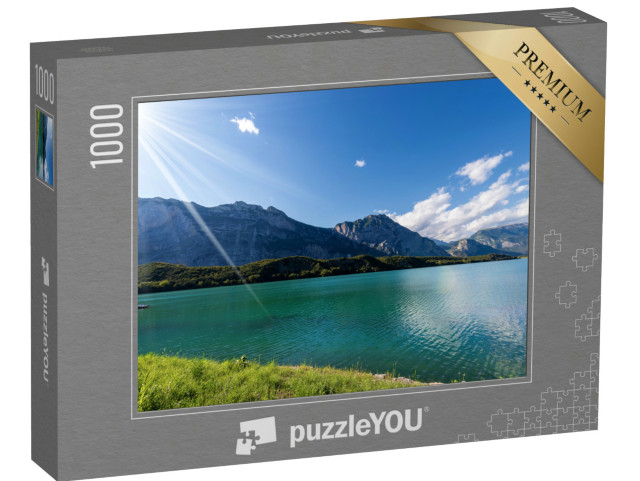 Puzzle 1000 pezzi „Lago di Cavedine (Lago di Cavedine) piccolo lago alpino in Trentino Alto Adige, Italia, Europa“