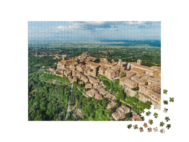 Puzzle 1000 pezzi „Montepulciano in una giornata estiva, situata su un crinale calcareo circondato da vigneti“