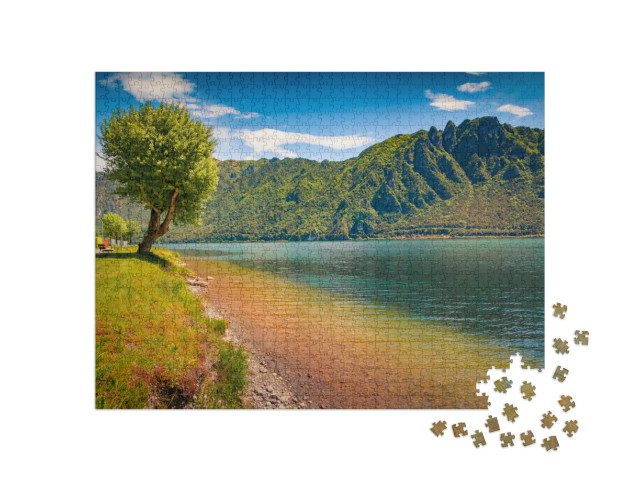 Puzzle 1000 pezzi „Vista estiva del lago d'Idro. Scena mattutina dal comune di Anfo, in provincia di Brescia“