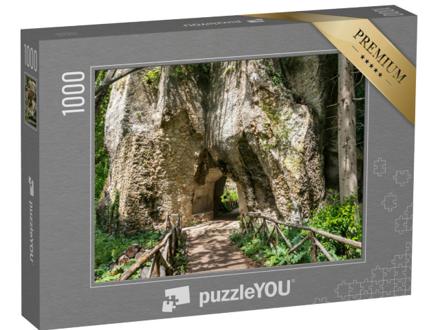 Puzzle 1000 pezzi „Siracusa: il famoso parco naturale con un antico teatro greco, una chiesa e delle grotte“
