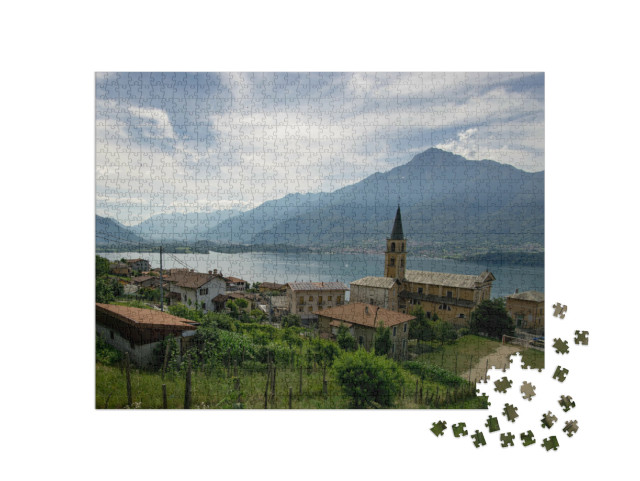 Puzzle 1000 pezzi „Lago di Como con montagne e nuvole, Lombardia, Italia“
