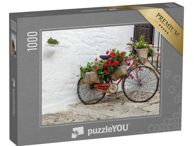Puzzle 1000 pezzi „Vecchia bicicletta creativa decorata con fiori in una limpida giornata di sole a Ostuni, Puglia“