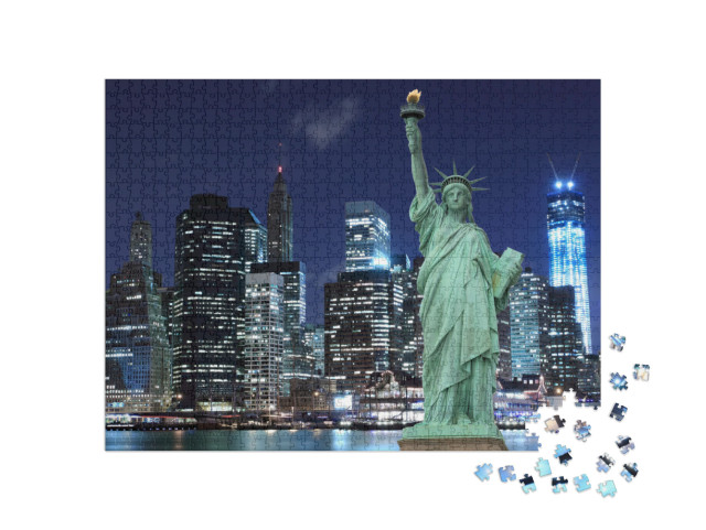 Puzzle 1000 pezzi „Manhattan con la Statua della Libertà: Skyline di notte, New York“