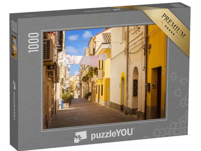 Puzzle 1000 pezzi „Tipico vicolo con panni stesi e un uomo in bicicletta, Termoli, Italia“