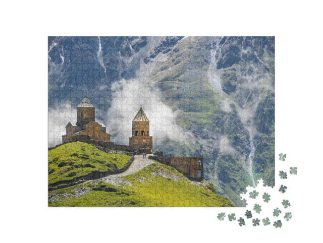 Puzzle 1000 pezzi „Chiesa della Trinità di Gergeti, vicino al villaggio di Gergeti in Georgia“
