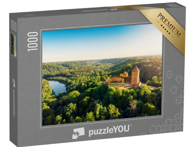 Puzzle 1000 pezzi „Veduta aerea del castello di Turaida e del fiume Gauja, Lettonia“