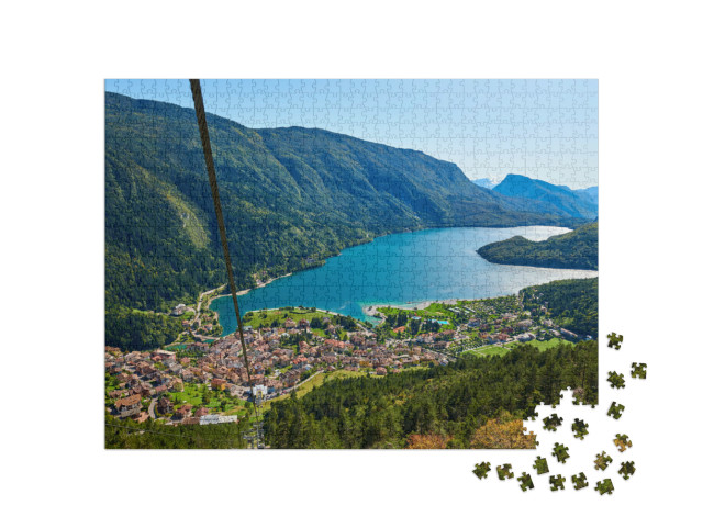 Puzzle 1000 pezzi „Veduta aerea della bellissima città di Molveno e del lago di Molveno, un lago alpino“