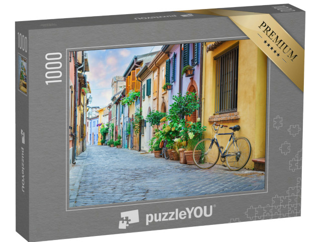 Puzzle 1000 pezzi „Strada del borgo marinaro di San Guiliano con case colorate e una bicicletta al mattino presto a Rimini“