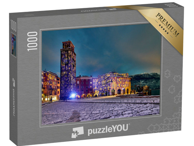 Puzzle 1000 pezzi „Riva del Garda e il lago di Garda d'inverno in una giornata di neve, Trentino Alto Adige“