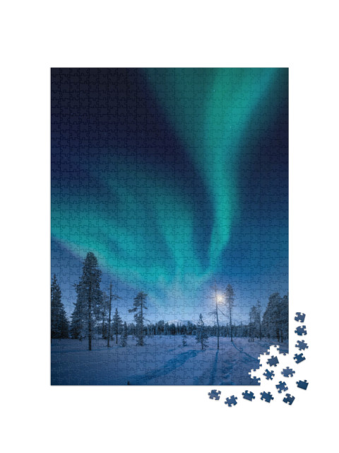Puzzle 1000 pezzi „Luna e aurora boreale in Finlandia, le rocce di Pallas sullo sfondo“
