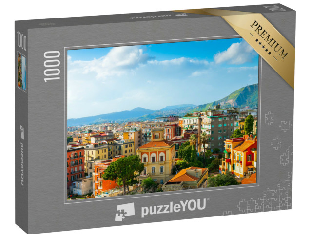 Puzzle 1000 pezzi „Architettura colorata nella città di Napoli, Italia. Paesaggio urbano estivo al tramonto“