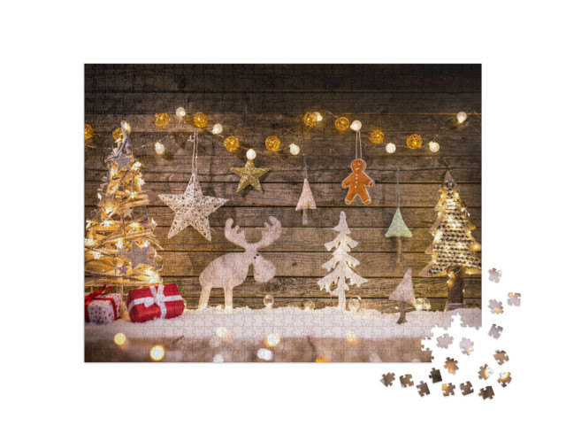 Puzzle 1000 pezzi „Decorazione natalizia su sfondo in legno, alce, albero“