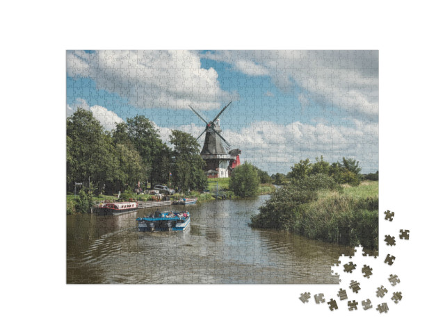 Puzzle 1000 pezzi „Mulini a vento presso l'antico Greetsieler Sieltief, Bassa Sassonia“