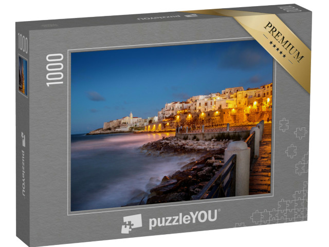 Puzzle 1000 pezzi „Vista notturna di Vieste - capoluogo di Capo Gargano, Puglia, Italia“