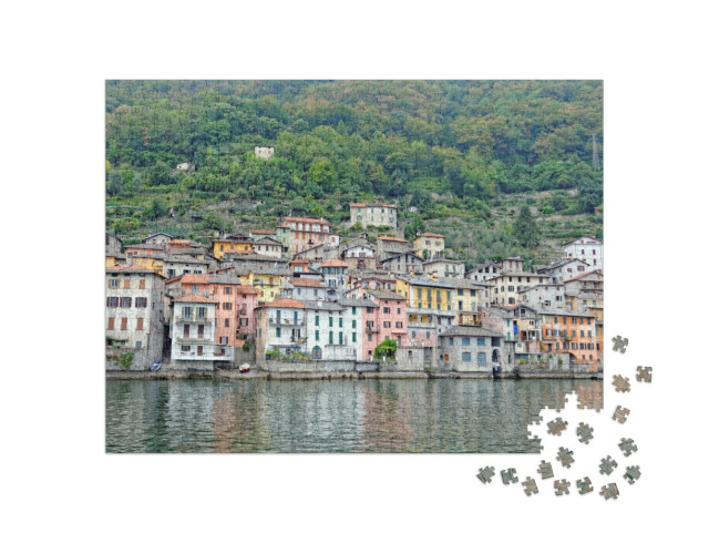 Puzzle 1000 pezzi „Brienno vista dal traghetto, sul lago di Como, Lombardia, Italia“
