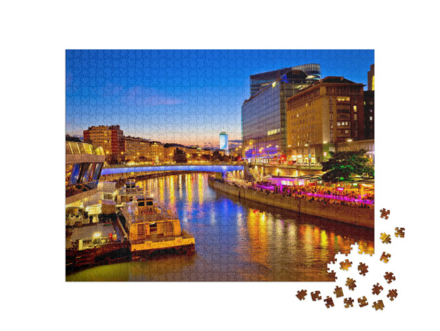 Puzzle 1000 pezzi „Vienna, capitale dell'Austria, vista serale e moderna sul fiume“