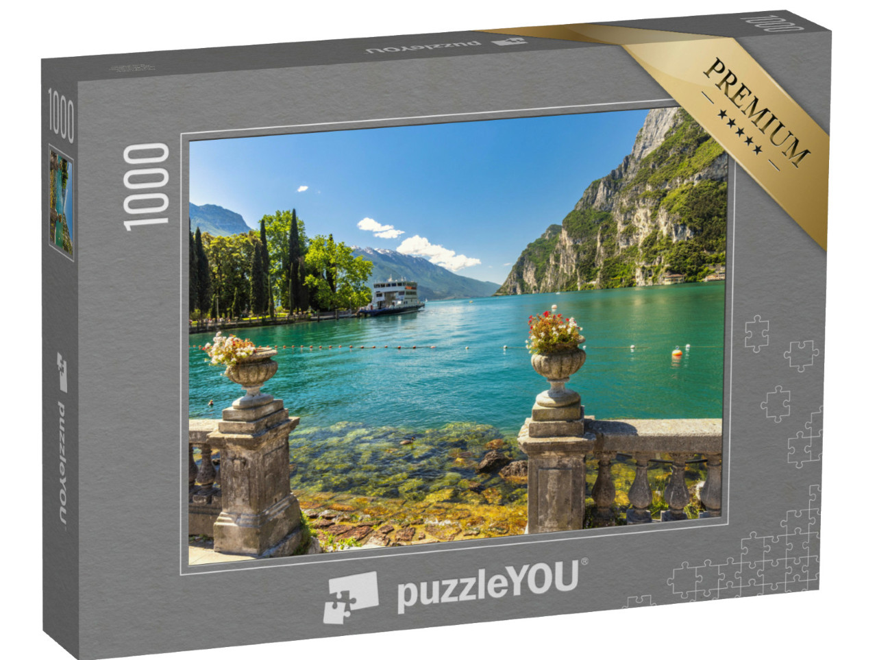 Puzzle 1000 pezzi „Lago di Garda con montagne sullo sfondo, vista dalla riva di Riva del Garda, Italia, Europa.“