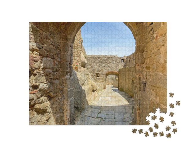 Puzzle 1000 pezzi „Centro storico di Giglio Castello sull'Isola del Giglio, bellissimi edifici in stile rustico“