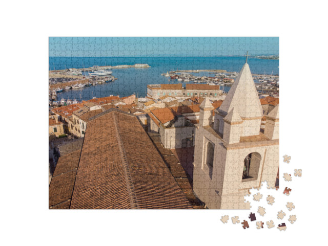 Puzzle 1000 pezzi „Panorama della città di Termoli con il campanile della cattedrale e il porto di Termoli, Italia“