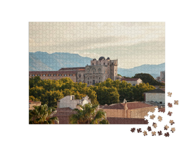 Puzzle 1000 pezzi „La calda luce del sole inonda il Palazzo dei Normanni, un edificio storico di Palermo“