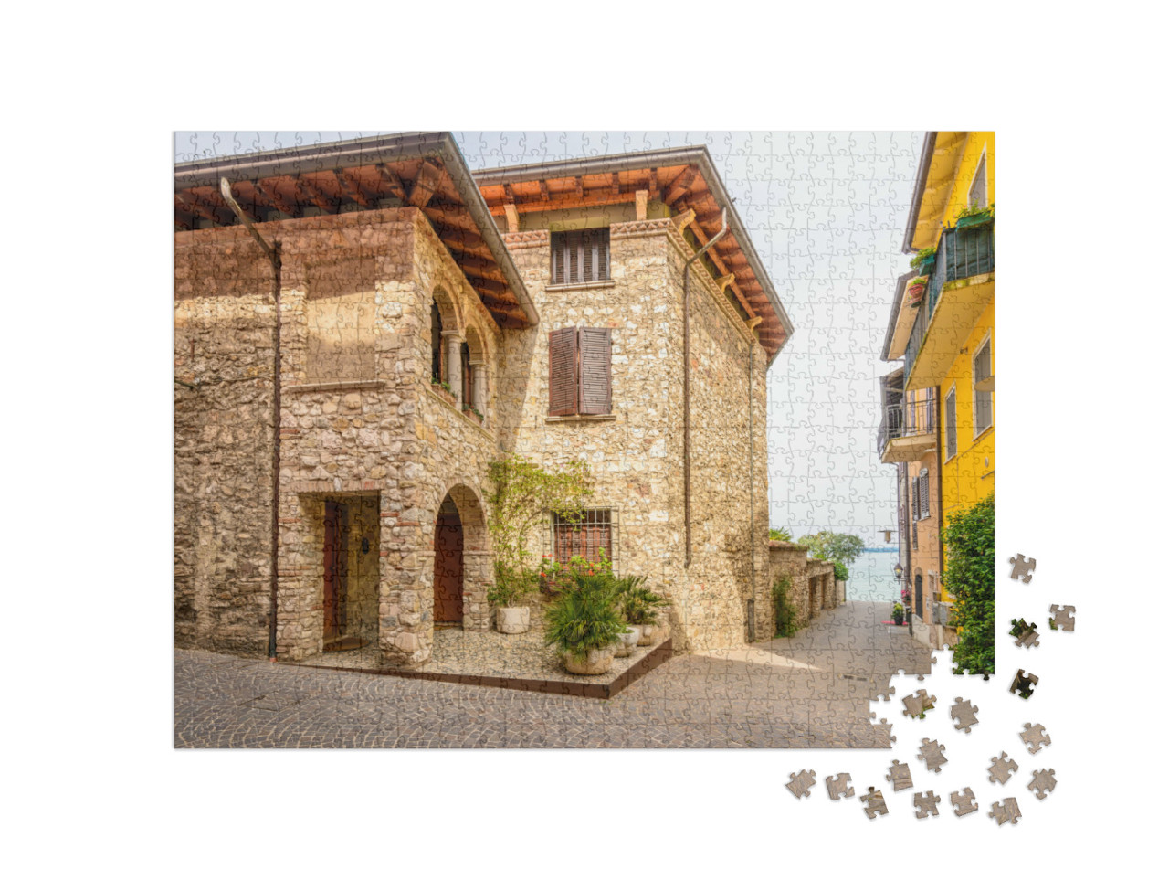 Puzzle 1000 pezzi „Vista della strada di una pittoresca cittadina a Sirmione, sul Lago di Garda.“