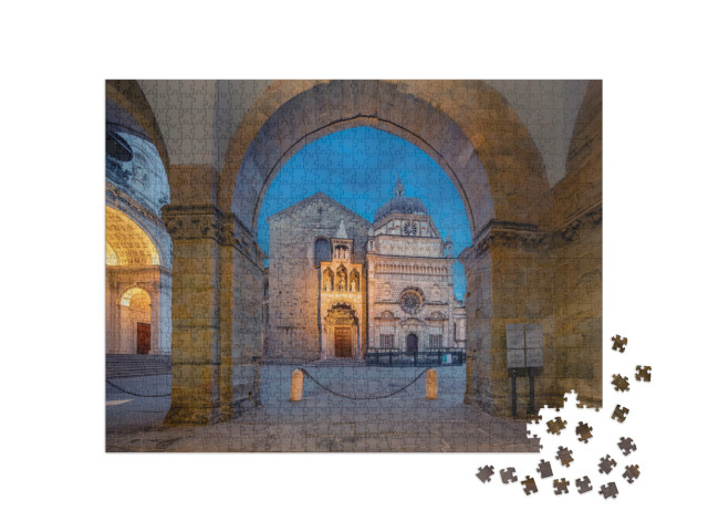 Puzzle 1000 pezzi „Vista del Duomo di Bergamo attraverso l'arco al tramonto a Bergamo, Italia“