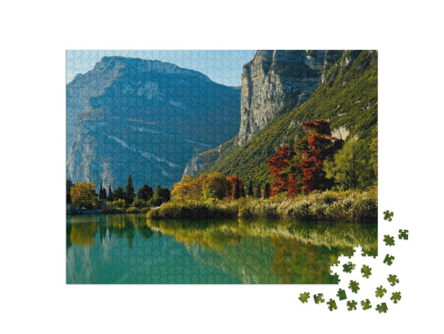 Puzzle 1000 pezzi „Il castello e il lago di Toblino. Paesaggio autunnale. Provincia di Trento, Trentino Alto Adige“