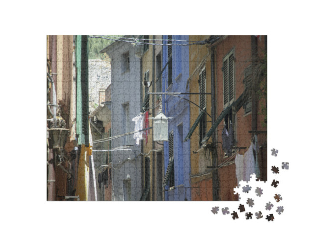 Puzzle 1000 pezzi „Facciate colorate nel centro storico di Porto Venere Liguria La Spezia Italia“