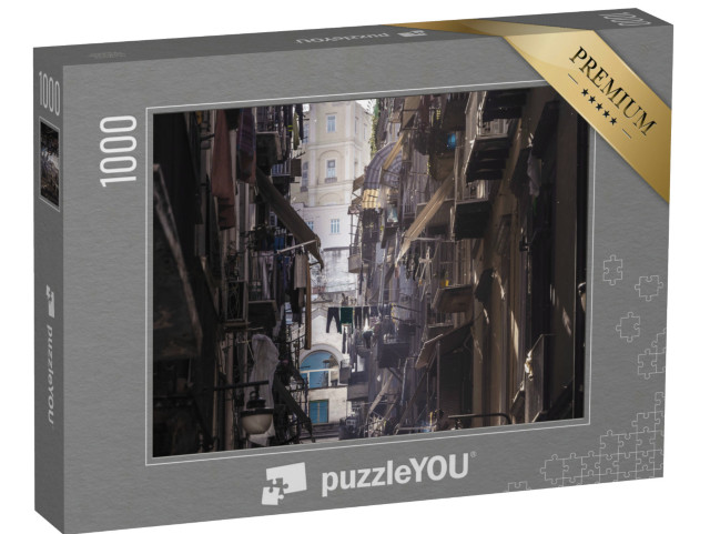 Puzzle 1000 pezzi „Napoli: veduta stradale del centro storico, strada stretta, vicolo tra i quartieri più frequentati“