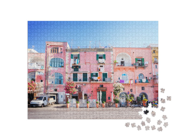 Puzzle 1000 pezzi „Isola di Procida con case colorate nella strada di una piccola città, Italia, tonalità retrò“