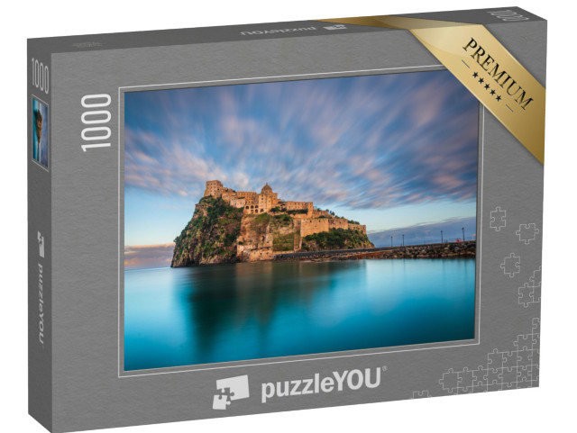 Puzzle 1000 pezzi „Ischia, Italia con il Castello Aragonese nel Mediterraneo al tramonto.“