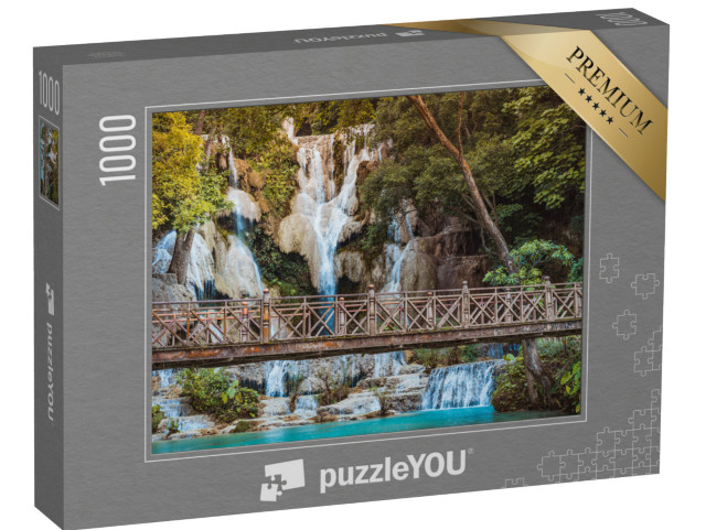 Puzzle 1000 pezzi „Vecchio ponte di fronte alla cascata Kuangsi a Luang Prabang, Laos“