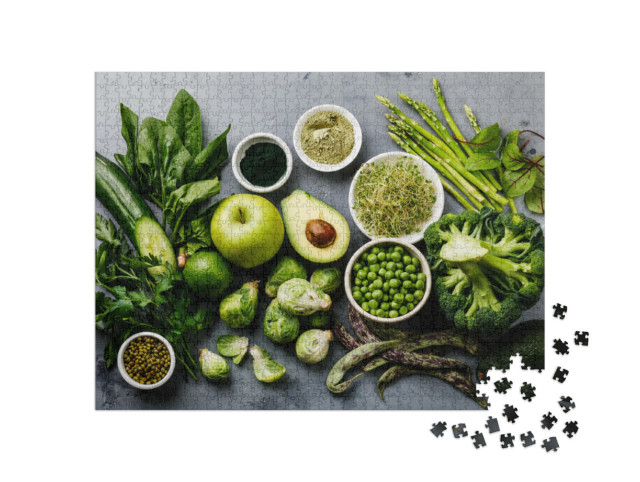 Puzzle 1000 pezzi „Avocado, asparagi, mele, broccoli: verdure verdi.“