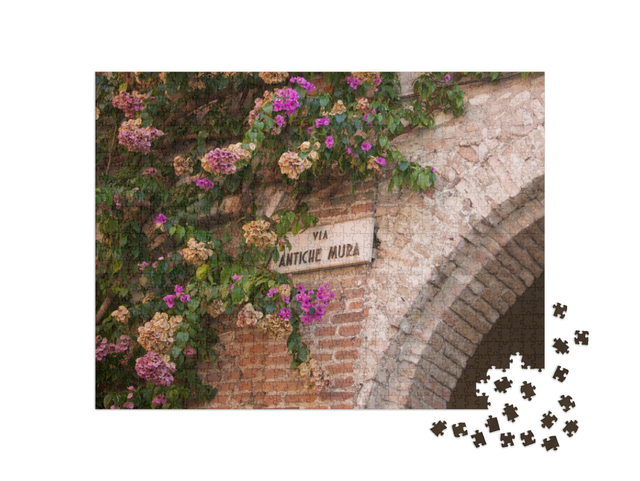 Puzzle 1000 pezzi „Un pittoresco cartello stradale nelle tortuose strade di Sirmione, in Via Antiche Mura.“