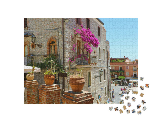 Puzzle 1000 pezzi „Bellissimo palazzo in un'accogliente strada di Taormina, in Sicilia“
