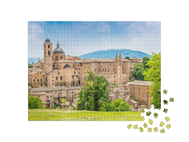 Puzzle 1000 pezzi „Una vista dalla Fortezza Albornoz verso il centro della città di Urbino, Italia, in estate“